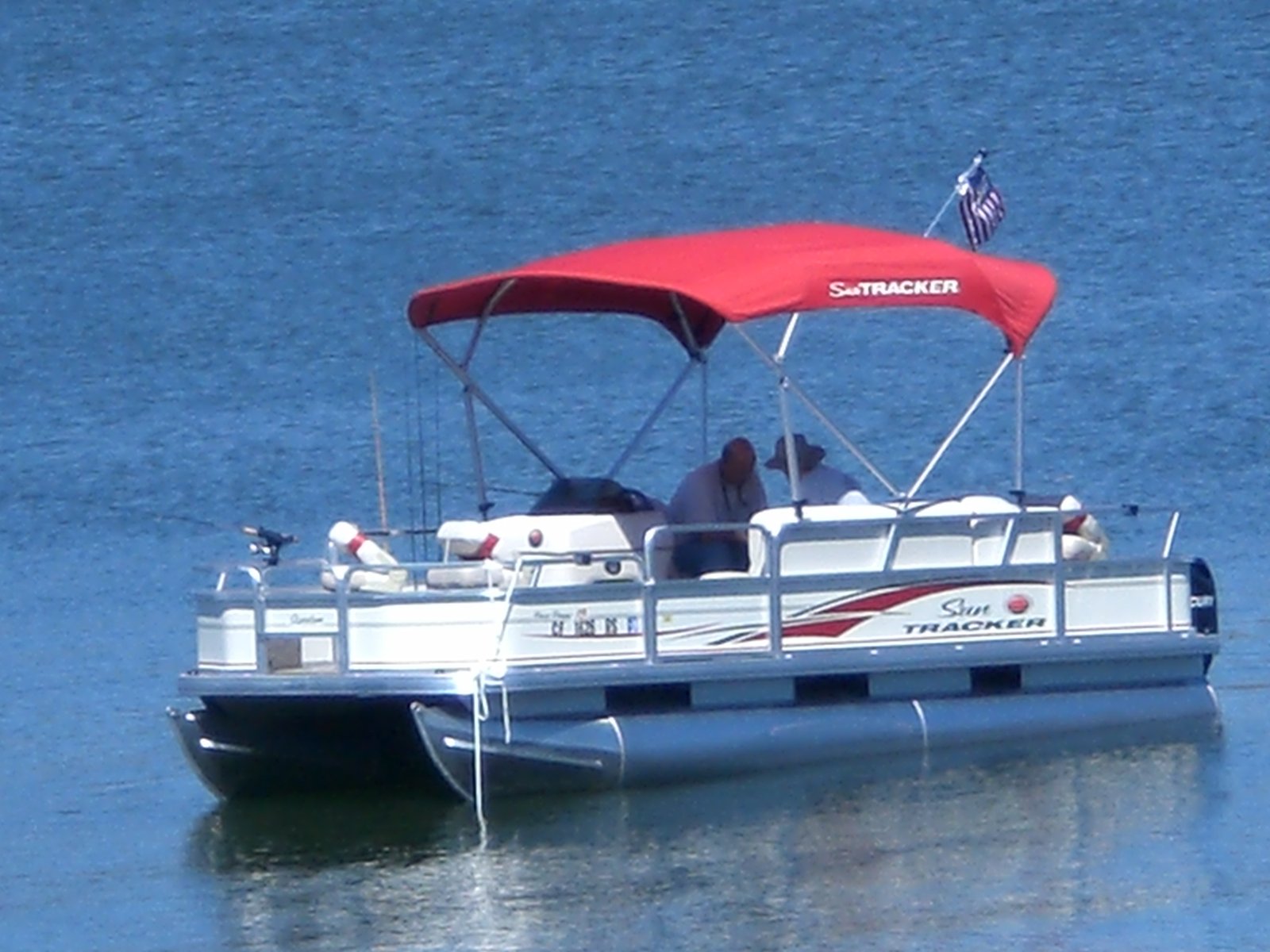 Pontoon boat rentals - family cruising on Lake Bomoseen